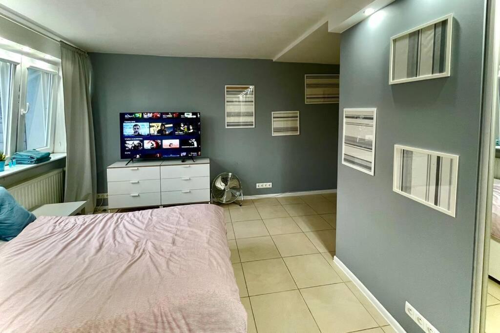 Gold 3 Metro X2 Wifi 300 Mbs 60'Tv Netflix Hbo Appletv+ Apartment Warsaw Exterior photo