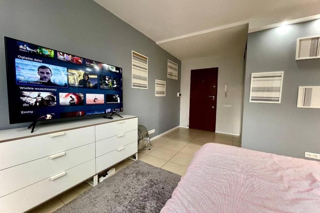 Gold 3 Metro X2 Wifi 300 Mbs 60'Tv Netflix Hbo Appletv+ Apartment Warsaw Exterior photo