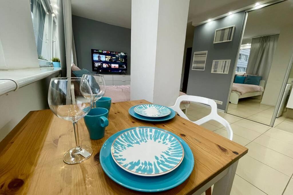 Gold 3 Metro X2 Wifi 300 Mbs 60'Tv Netflix Hbo Appletv+ Apartment Warsaw Exterior photo